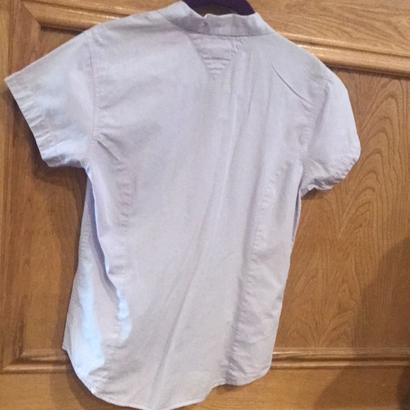 Women’s Light Lavender Short Sleeve Button Up Blouse with collar - Size 6 - Picture 4 of 5